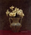 Narcisos en un jarrón de vidrio opalino pintor de flores Henri Fantin Latour
